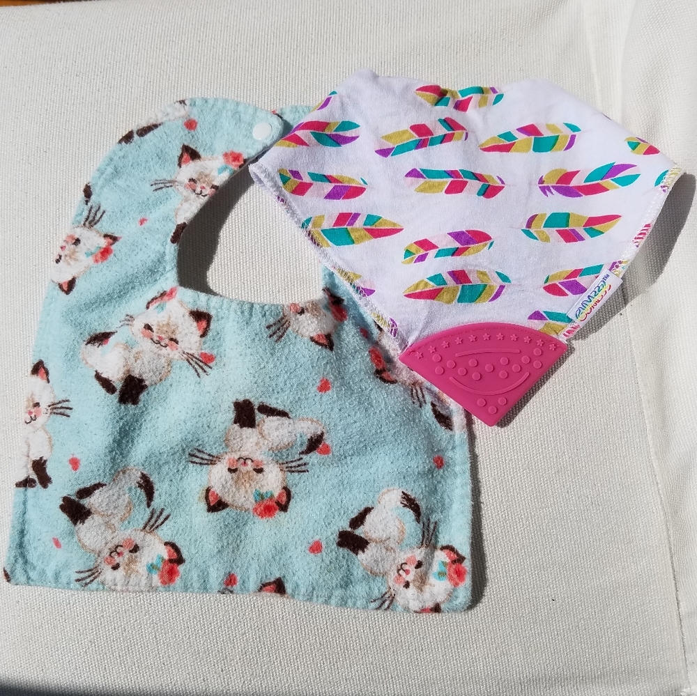 Set of two bibs